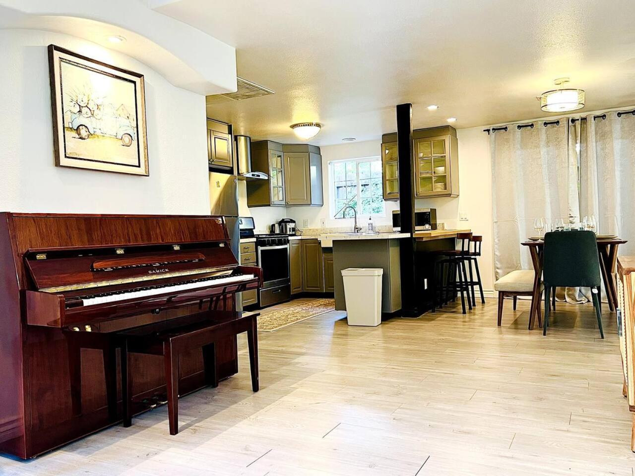 Angeles Hideaway - Costanso *