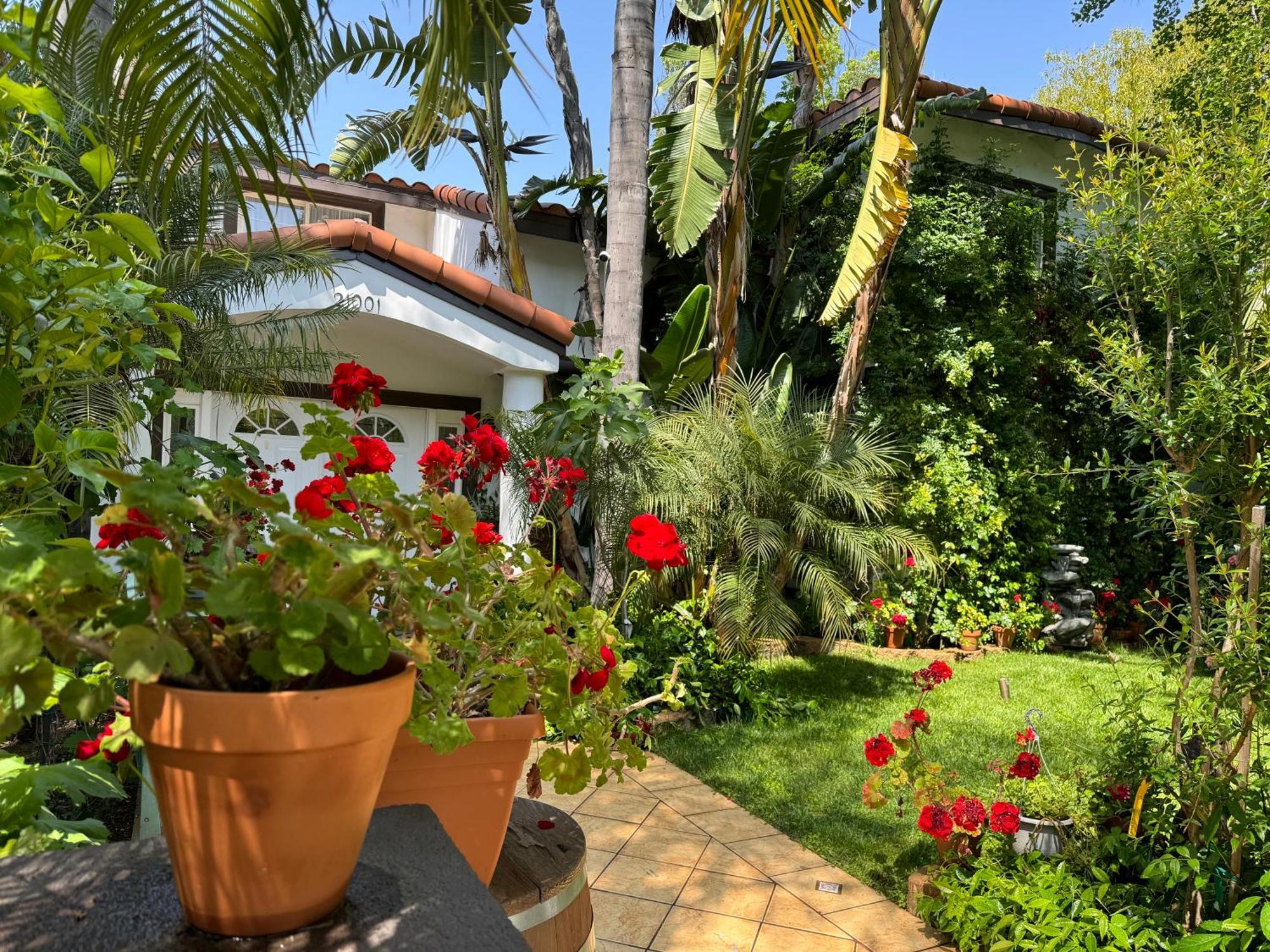Angeles Hideaway - Costanso Villa *