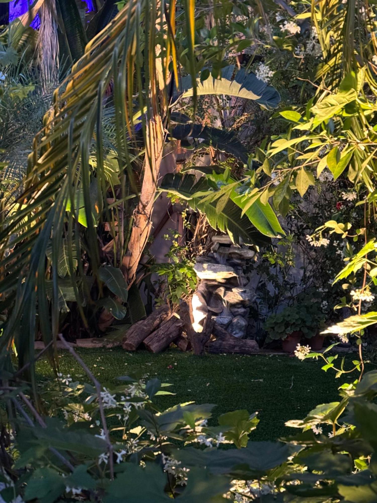 Angeles Hideaway - Costanso *